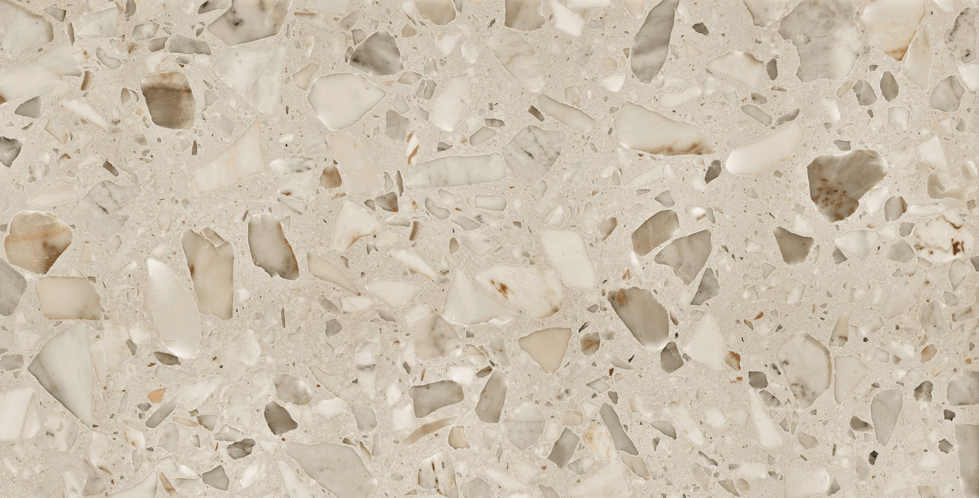 Akmens masės plytelės Carving efektu, šiltos beige spalvos, tinkamos lauko ir vidaus zonoms.