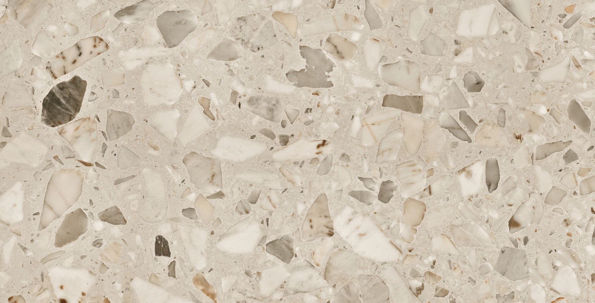 Beige matinės grindų plytelės su dekoratyviu blizgesio paviršiumi.