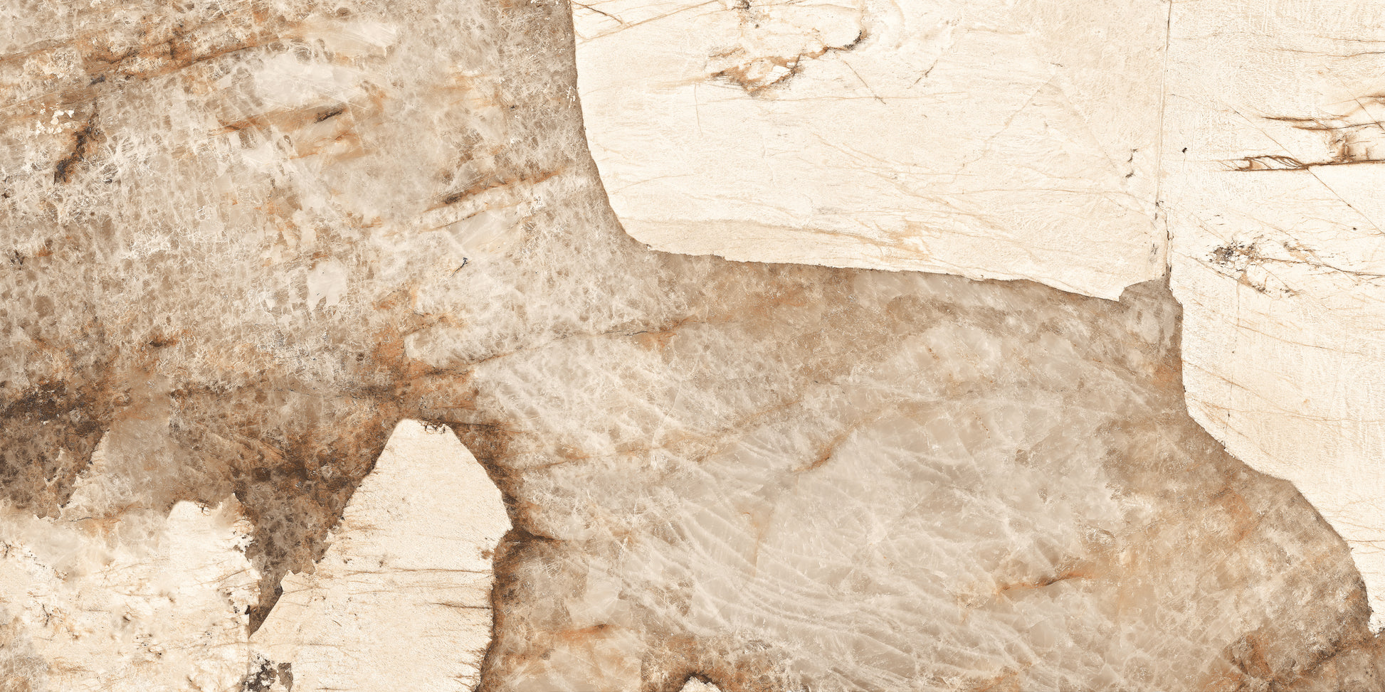 Kreminė poliruota plytelė su subtiliais beige ir aukso spalvos ornamentais