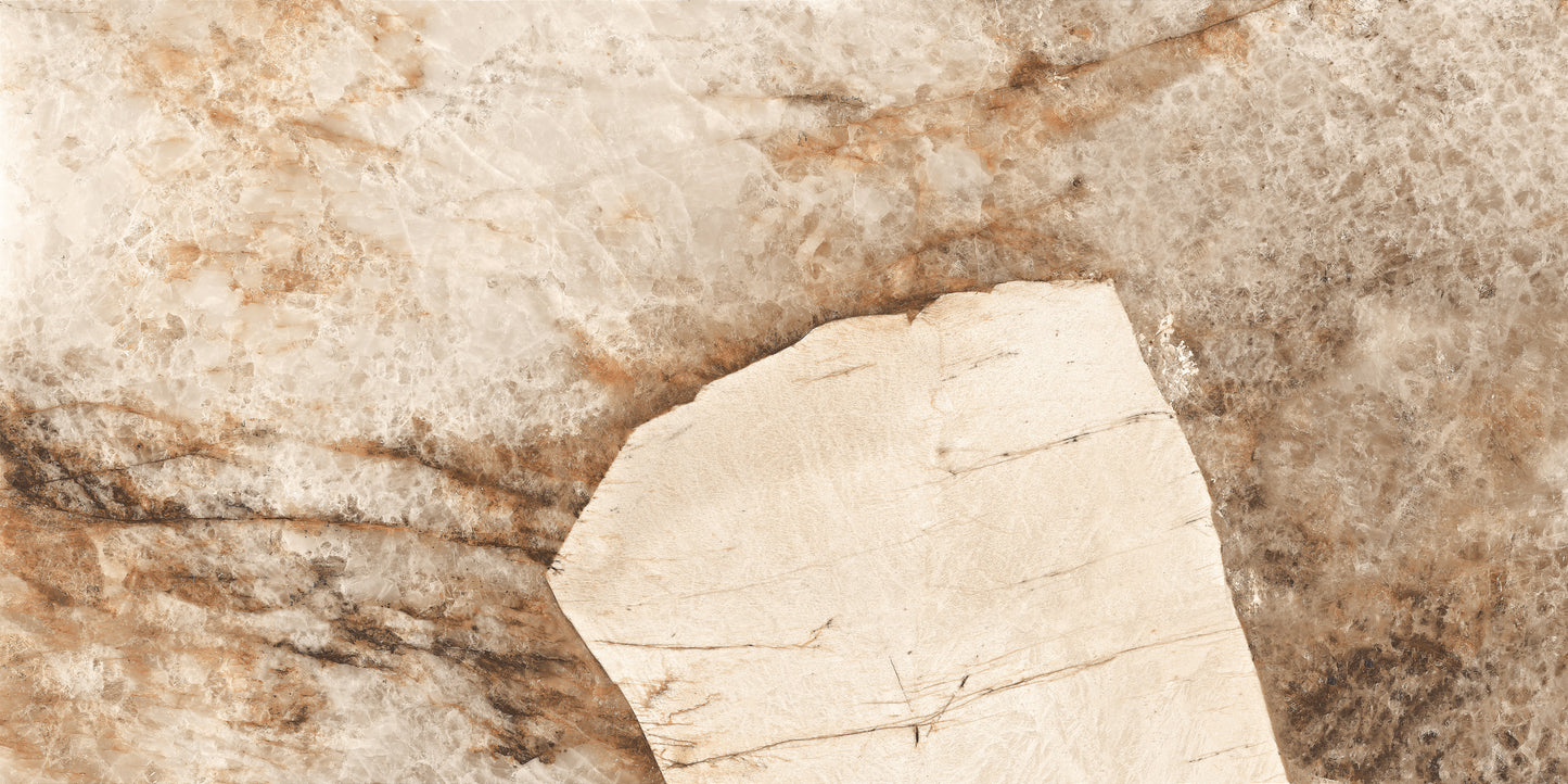 60×120 formato plytelė su blizgiu paviršiumi ir dekoratyviais aukso akcentais