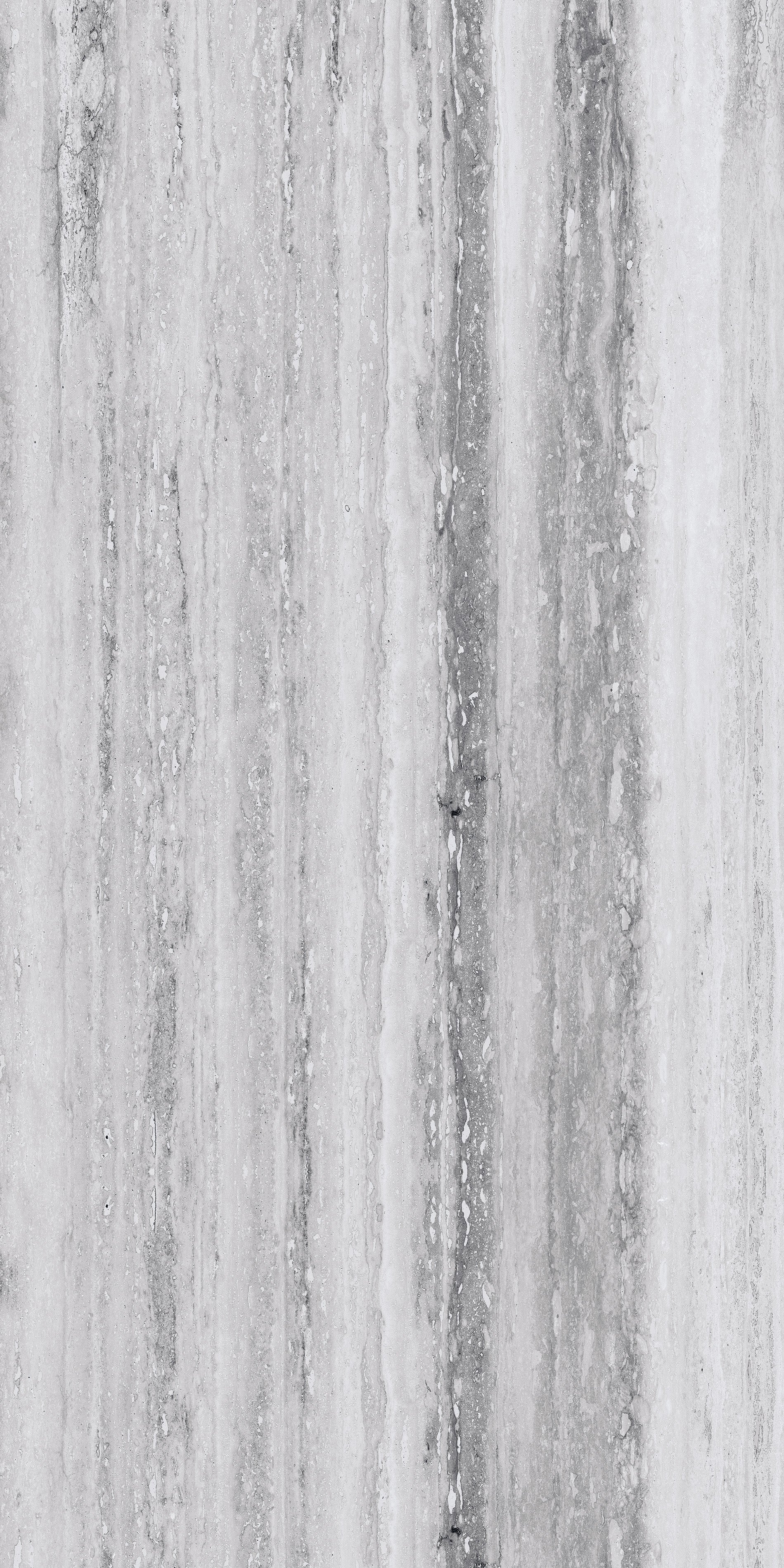 Šaltai pilkos grindų plytelės iš akmens masės, atsparios aplinkos sąlygoms.